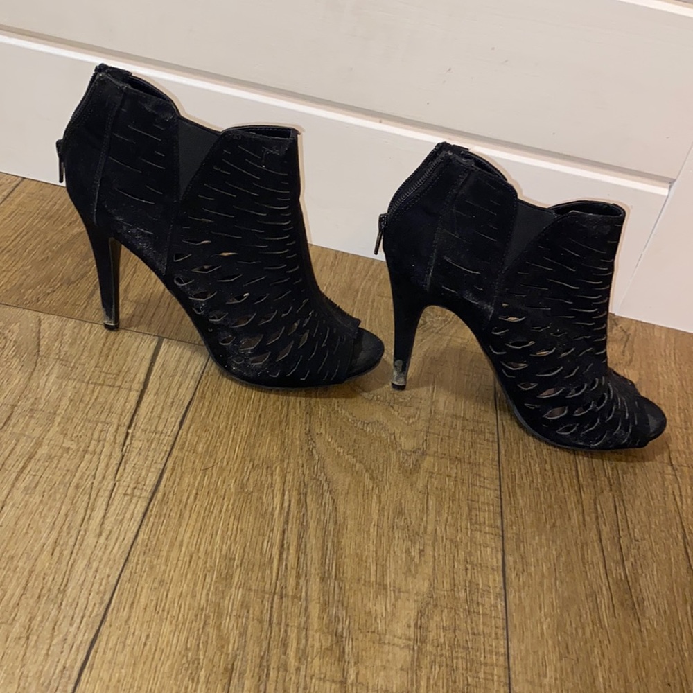 Candie’s black heels open toe